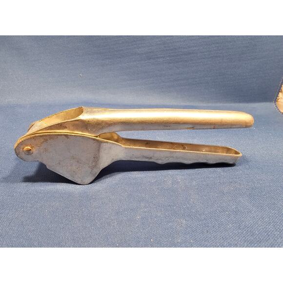 Aluminum Garlic Press - Taiwan - 6-1/4" long - clean - Picture 1 of 8